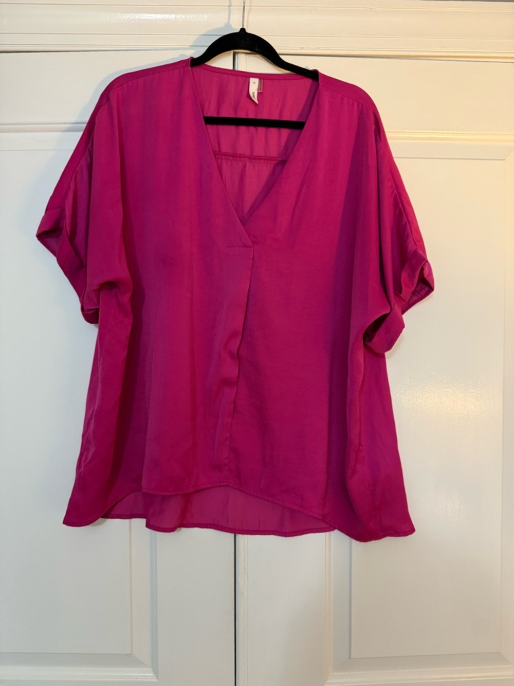 Womens V-Neck Short Sleeve Blouse in Fuchsia